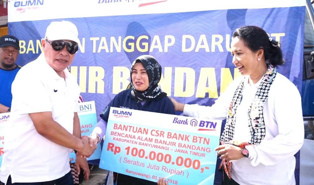 Bank BTN Serahkan Bantuan kepada Masyarakat Banyuwangi Korban Banjir Bandang