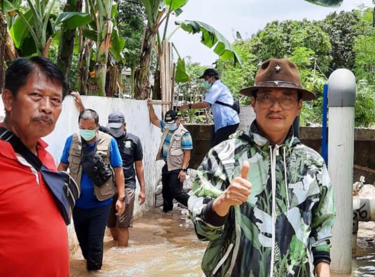 Anggota DPRD Kota Tangerang Minta Walikota Tanggul Kali Angke di Pondok Bahar Yang Bolong-Bolong Ditambal
