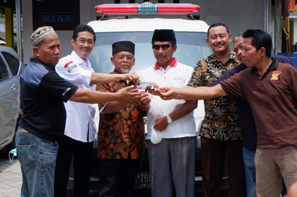 Anggota DPRD Kota Tangerang Serahkan Bantuan Ambulance Untuk Warga Pondok Bahar
