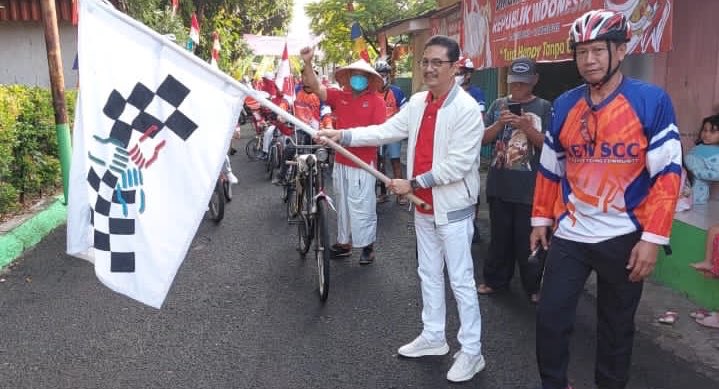 Ketua Fraksi PKB Tasril Jamal Membuka Start Funbike HUT RI Ke-77