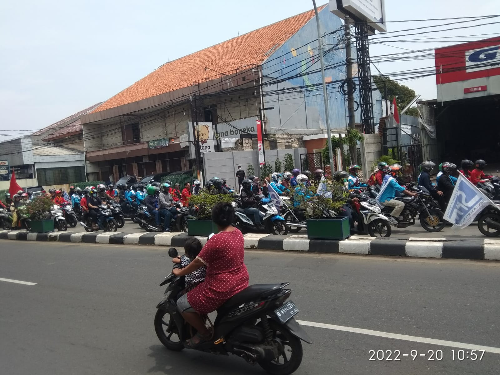 Didepan Ratusan Pendemo, Ketua DPRD Kota Tangerang Sampaikan Pakta Integritas