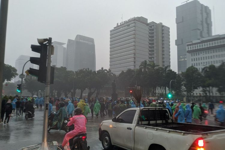 Hujan Kembali Turun di Beberapa Wilayah Jakarta Hari Ini, Senin 24 Oktober 2022