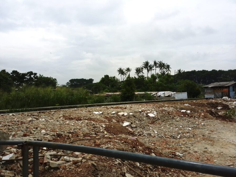 Warga Kelurahan Cimone Jaya Keluhkan Pengurugan Bangunan Yang Melanggar Garis Sepadan Sungai
