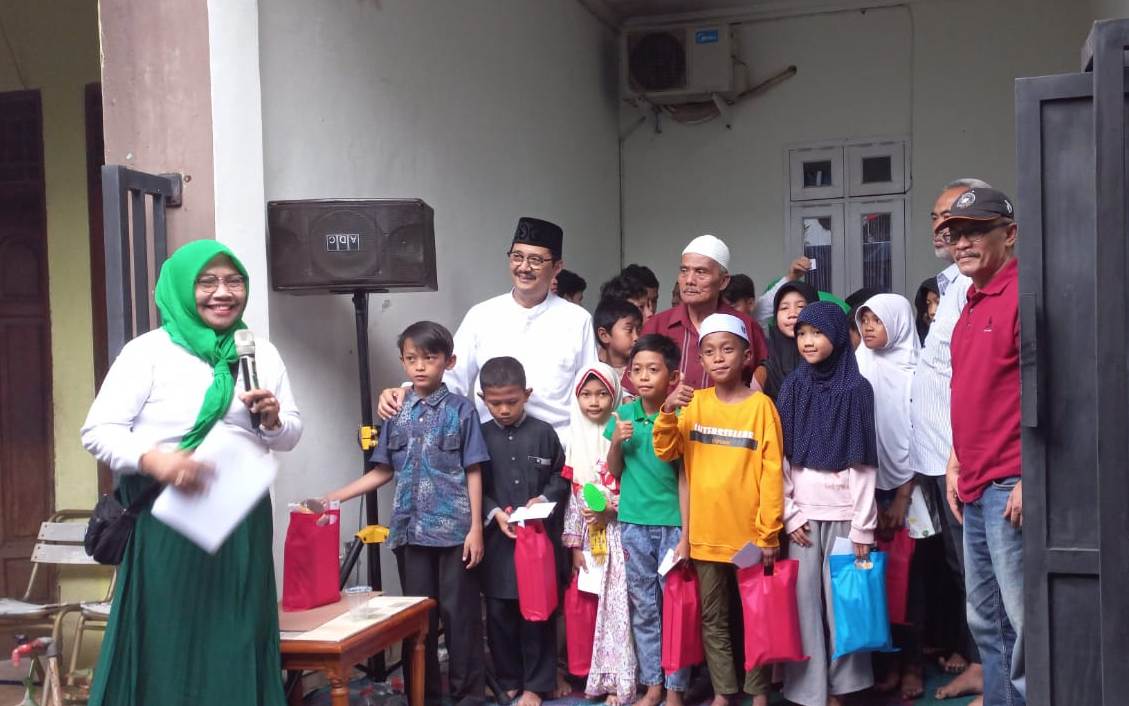 Anggota DPRD Kota Tangerang Tasril Jamal Berikan Bantuan Alat Tulis dan Santunan